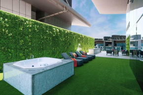 Oceana Resort Luxury Sky Villa with Panoramic Views, Super Size Terrace, Jacuzzi and Bar - by Exclusive Holiday Homes